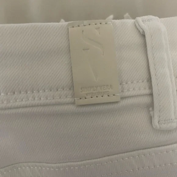 Vera wang white capri with crochet detail - Picture 4 of 5